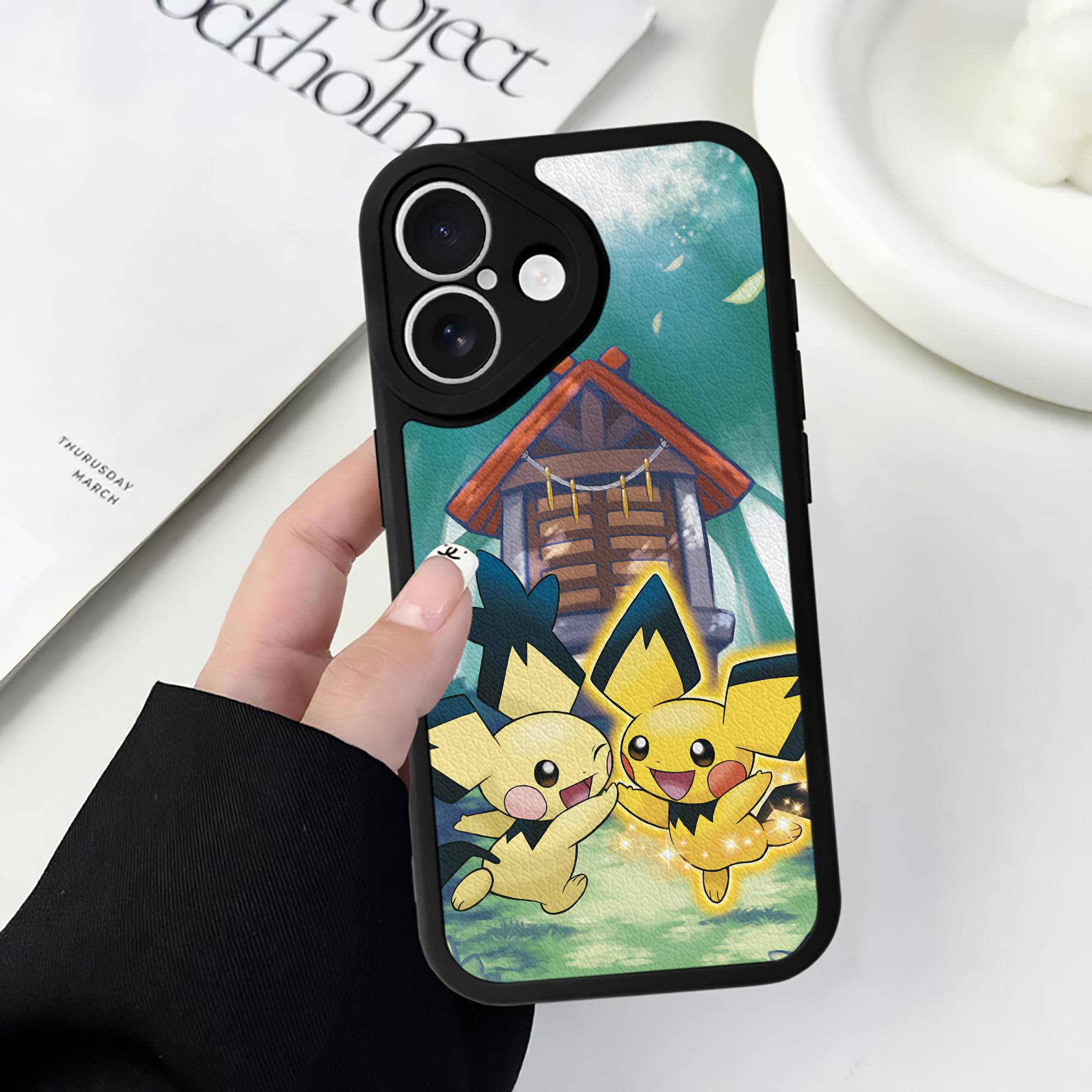 （画像用） ポケットモンスター Pokémon 【iPhone 16シリーズ対応】シリコンスマホケース（レザー調） 材質：シリコン